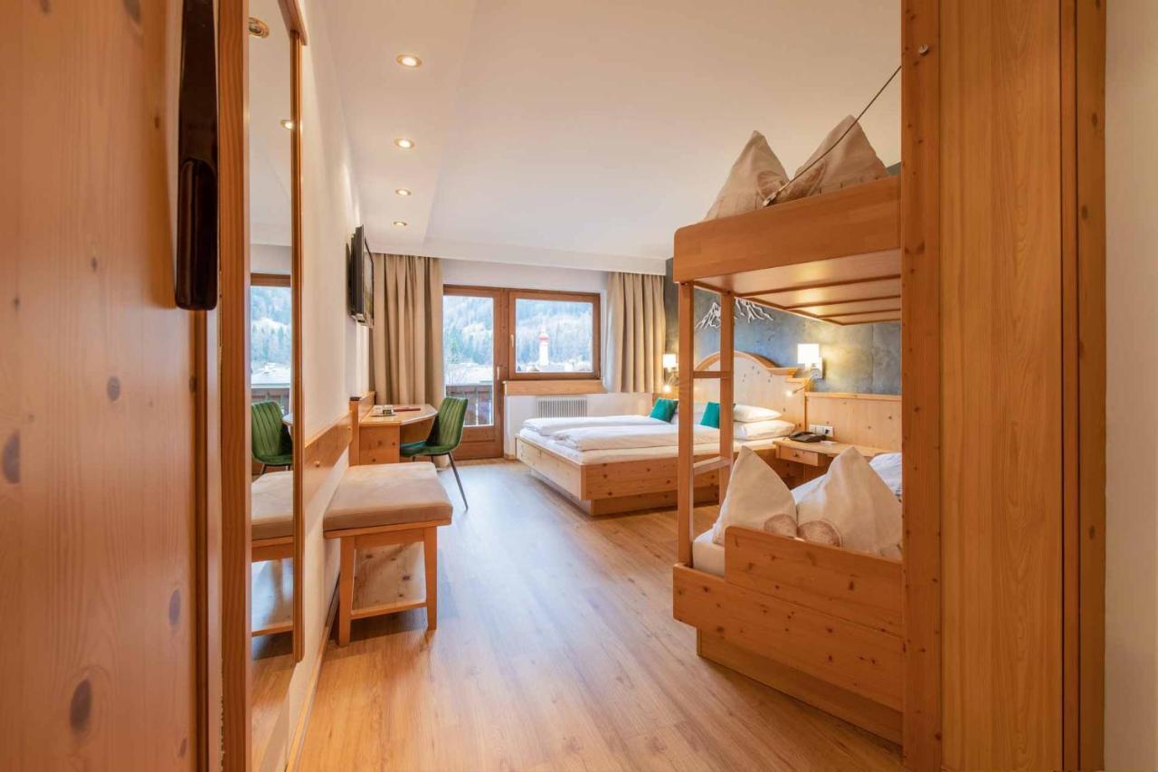 Familien- & Vitalhotel Auenhof Fulpmes Extérieur photo