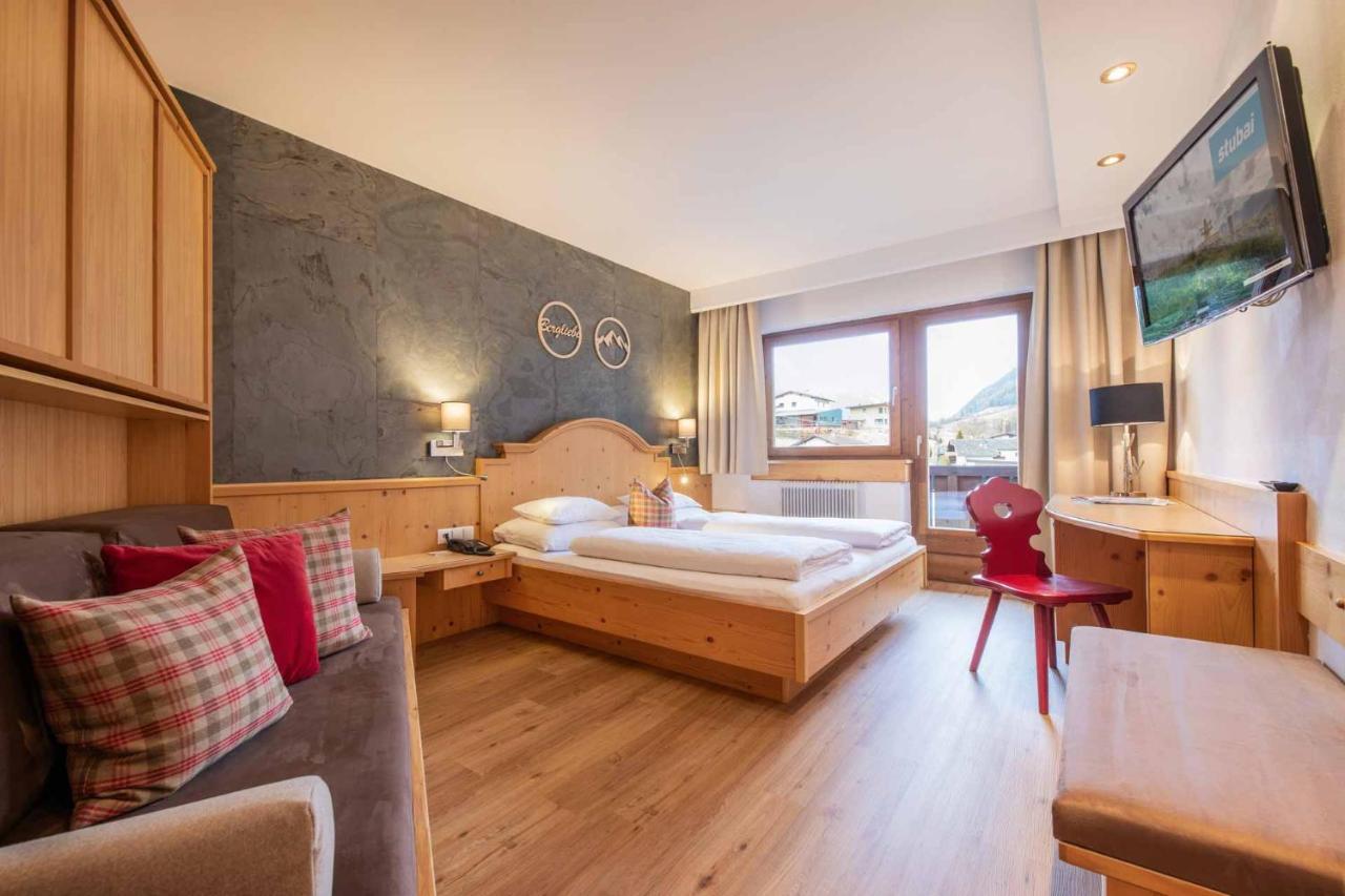 Familien- & Vitalhotel Auenhof Fulpmes Extérieur photo