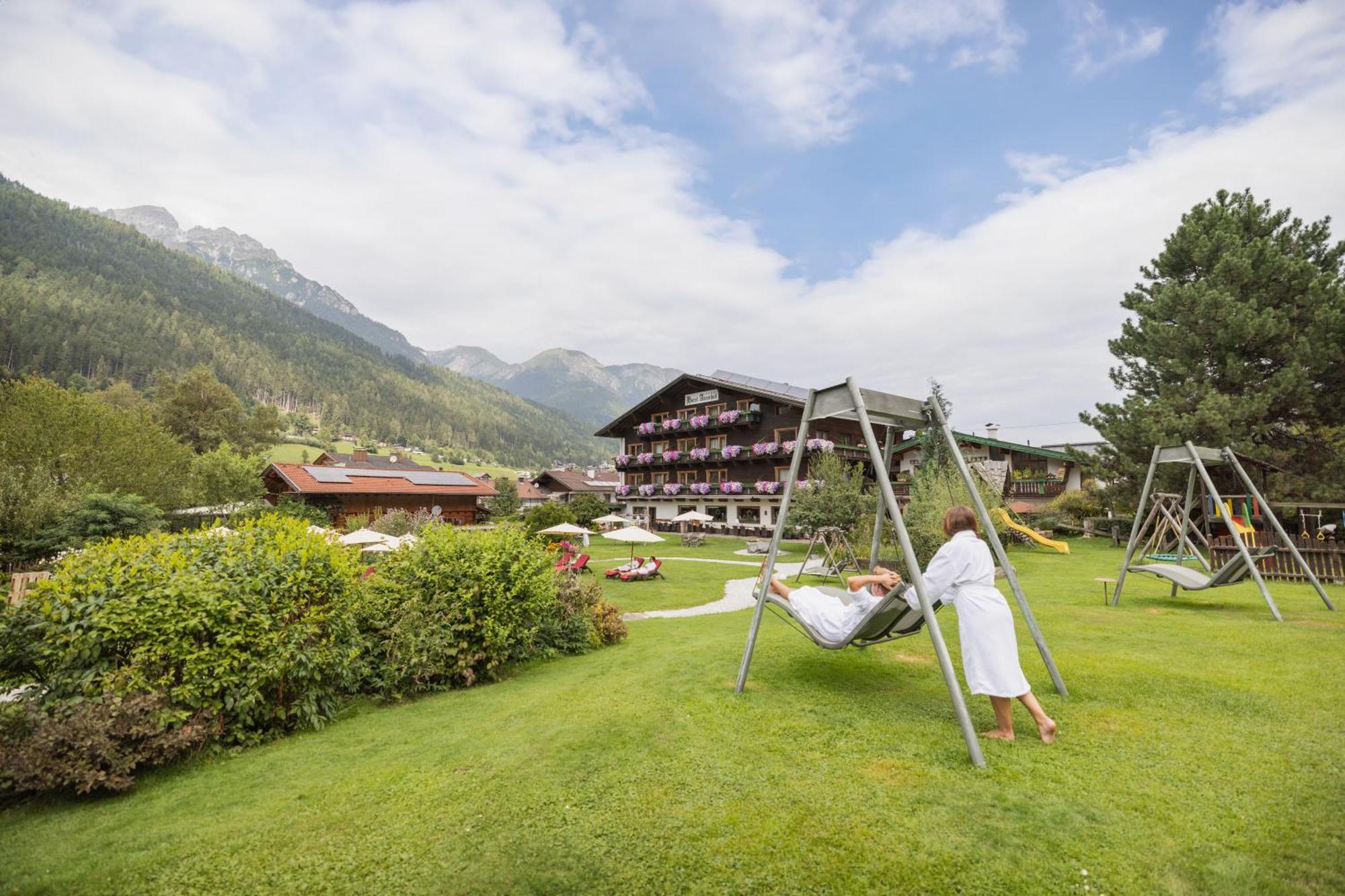 Familien- & Vitalhotel Auenhof Fulpmes Extérieur photo